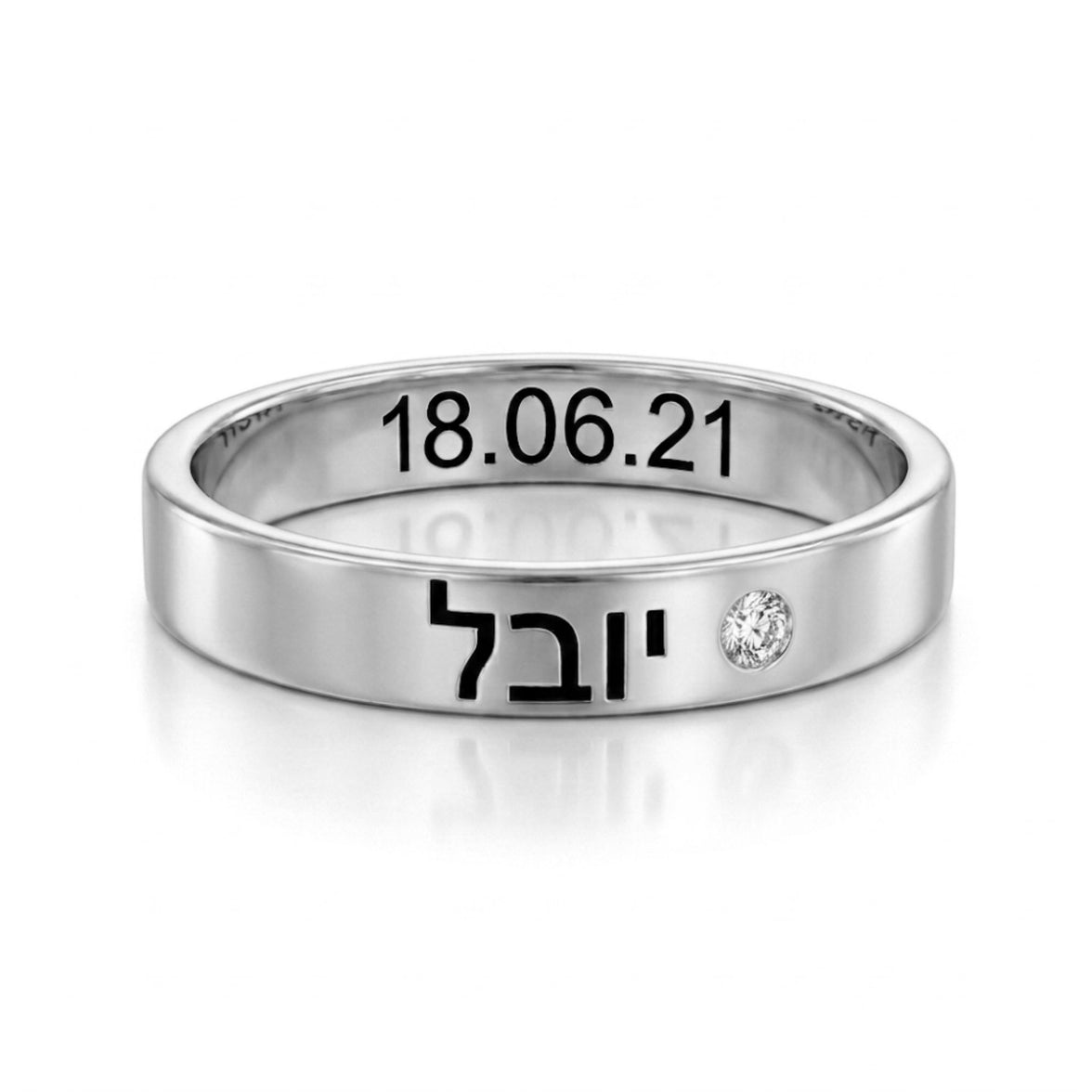 טבעת זהב עם חריטה של שם ושיבוץ יהלום